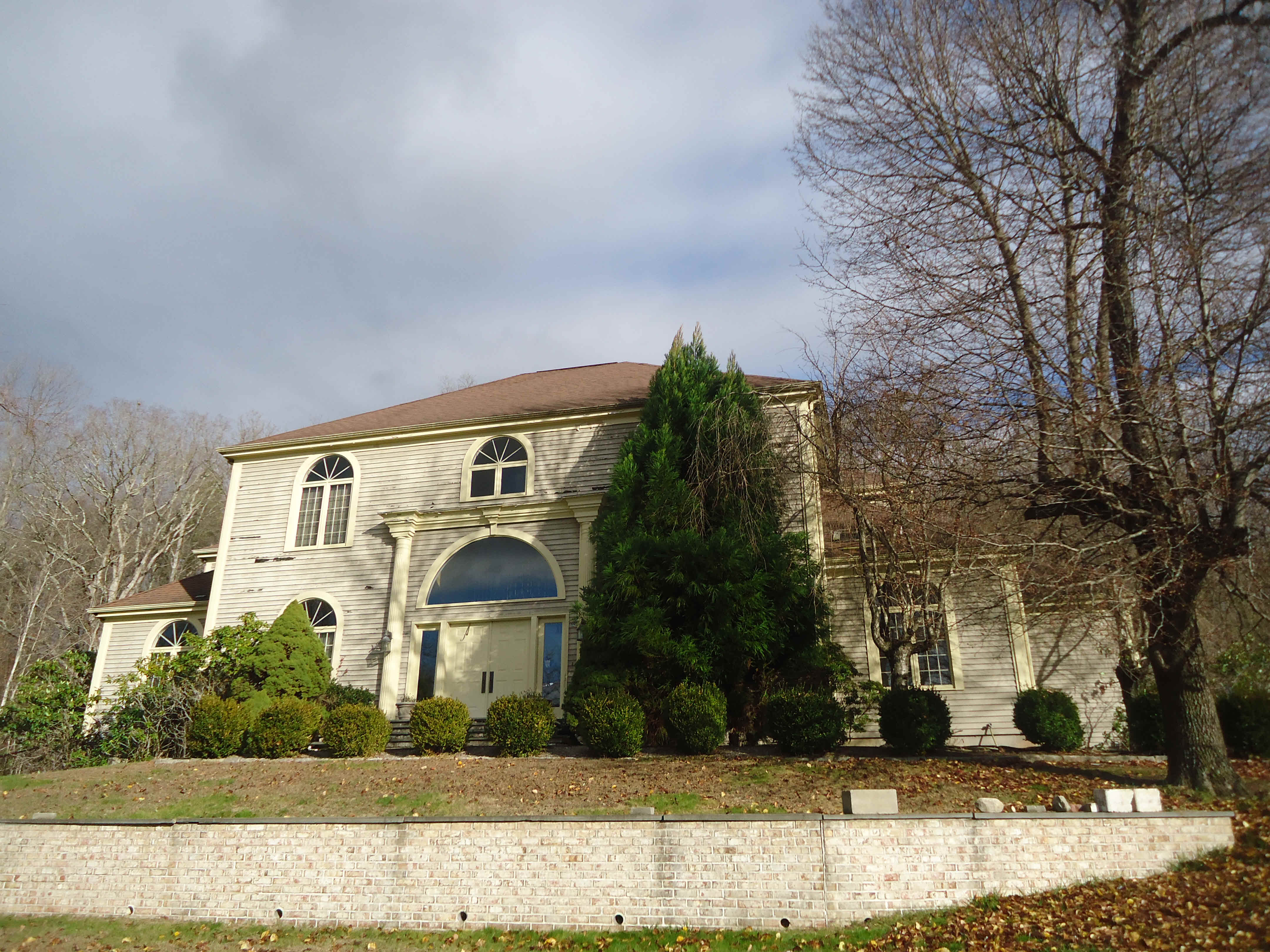 Building photograph for 8 LANDMARK DR